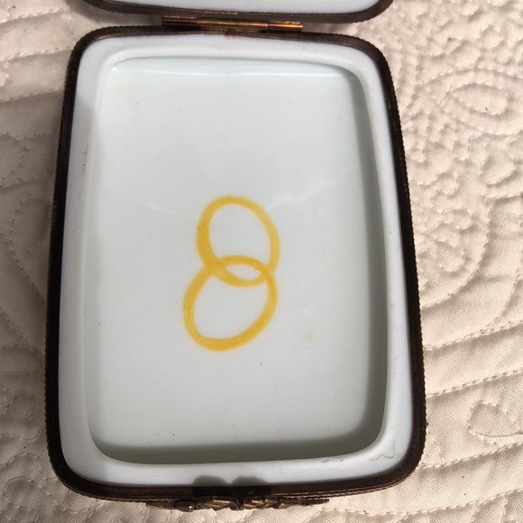 👩‍❤️‍👨 Retired Limoges Rochard Older Couple Sleeping Trinket Ring Box 🎀🎁❤️ - Picture 3 of 16